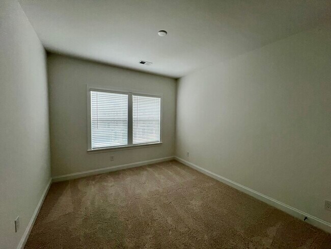 Building Photo - 2132 Barrowcliffe Dr NW
