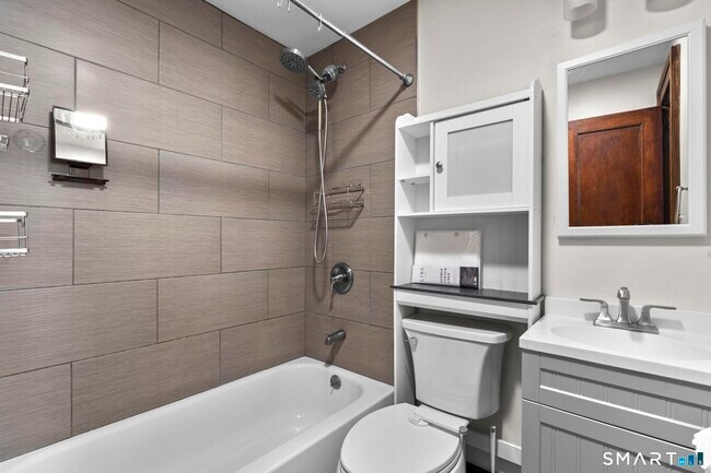 Building Photo - 28 Iver Ave