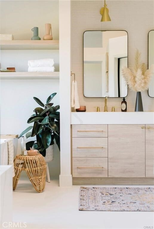 Building Photo - 13 Bernay