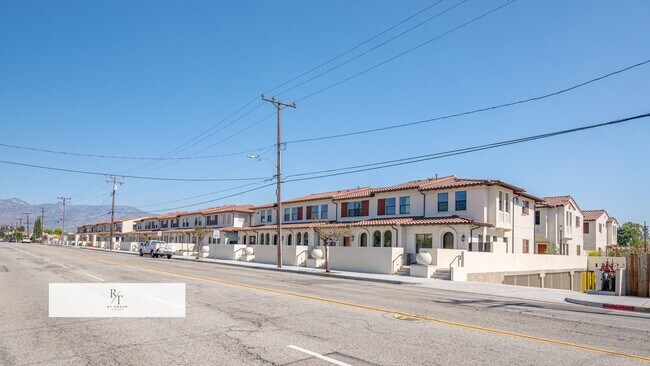 Building Photo - Whitmore Villa.