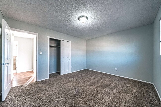 Building Photo - 5 bedrooms ,2 bathrooms and on 0.32 acres for rent