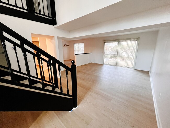 Building Photo - 1003 Evergreen Way