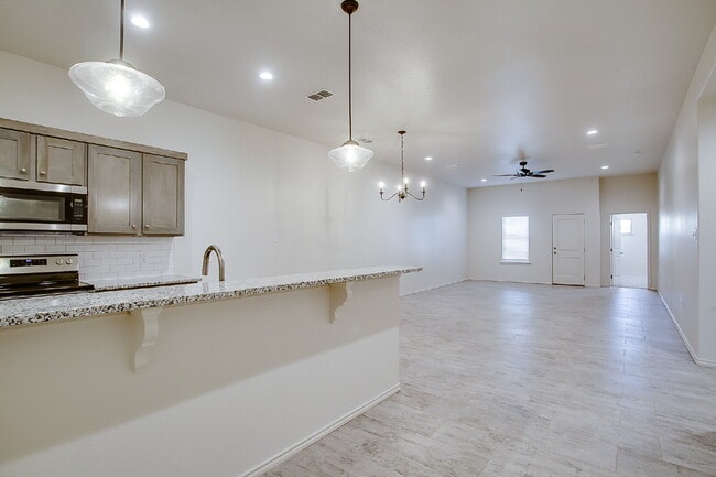 Building Photo - Luxury 3/2/2 Duplex in South Lubbock!