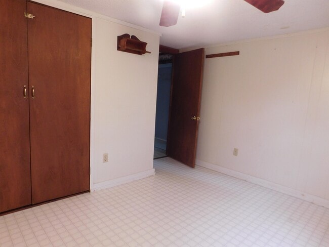 Building Photo - 113 Buck St