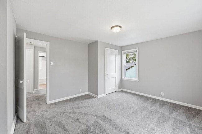 Building Photo - 735 E Mithoff St