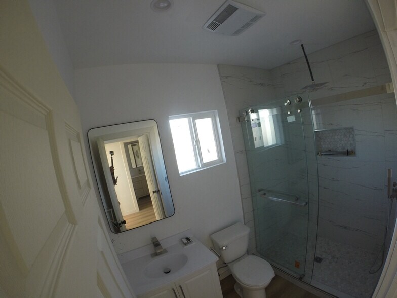 Building Photo - 6002 Hazelbrook Ave