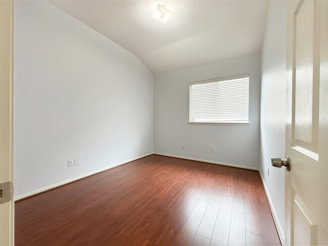 Building Photo - 2910 Lemmingham Dr