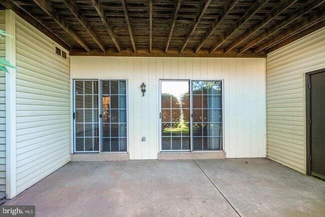 Building Photo - 305 Westridge Cir