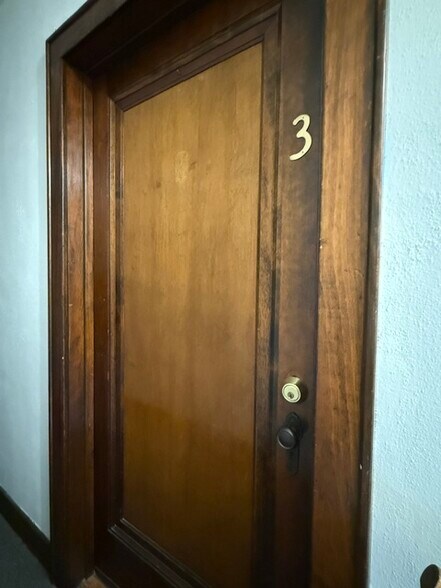 Unit 3 entry door - 2701 E Saginaw St
