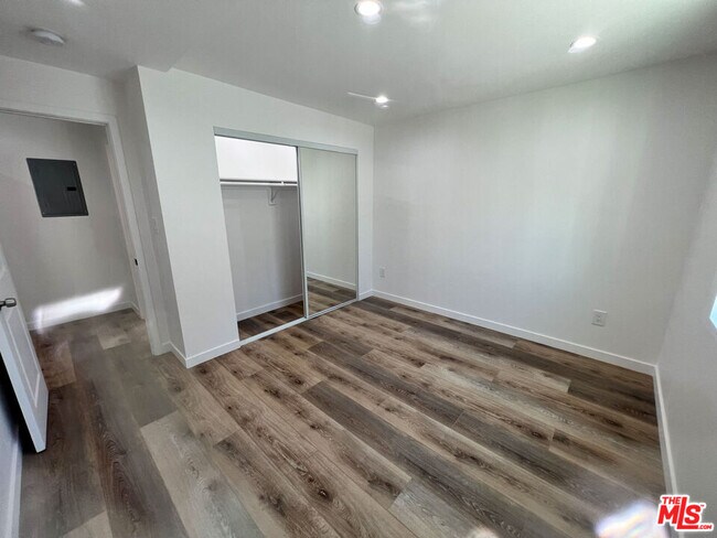 Building Photo - 7718 N Glenoaks Blvd