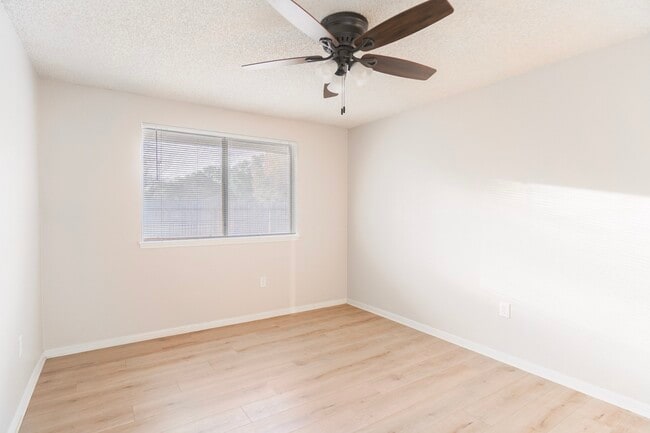 Building Photo - 2135 Whiteback Dr