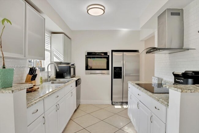 Building Photo - 4741 SW 42nd Ter