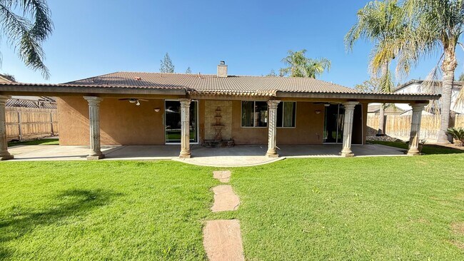 Building Photo - 3 Bedroom, 2 Bathroom Home with Pool locat...