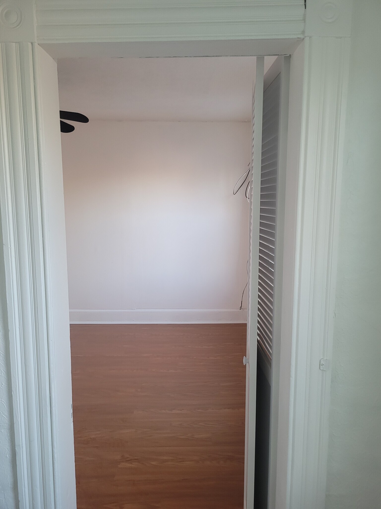 Main bdrm closet exit - 76 Bedford St