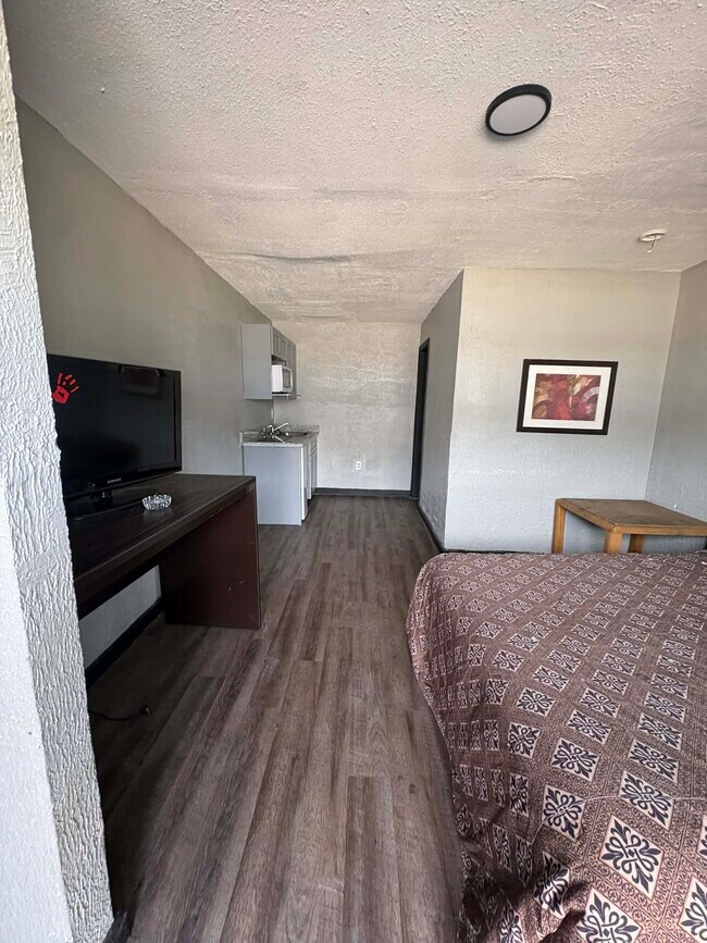 Building Photo - 711 Pasadena Fwy