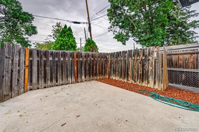 Building Photo - 2560 Brentwood St