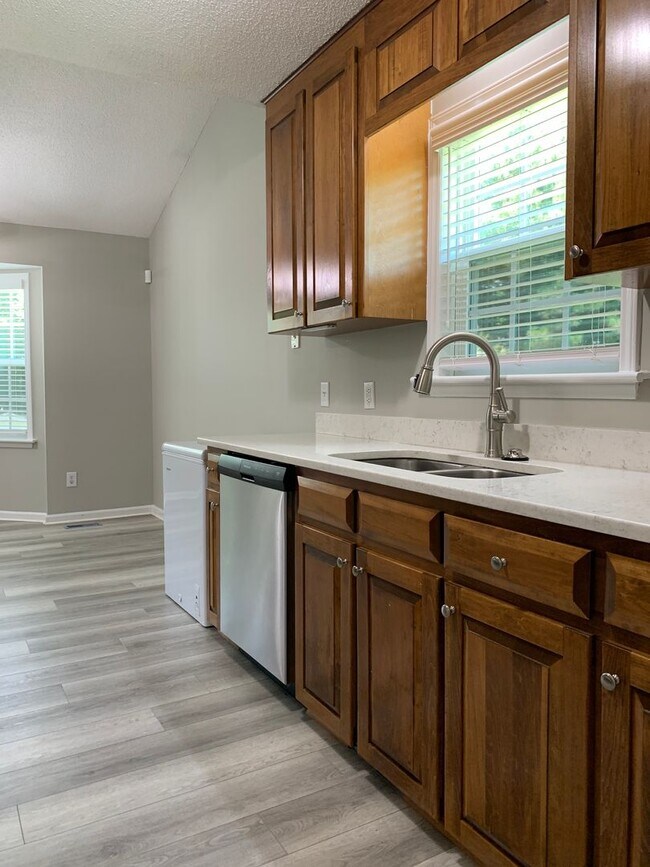 Building Photo - Fantastic Renovated Raleigh Ranch, With Am...