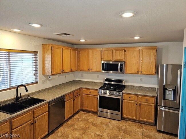 Building Photo - 5064 Whistling Acres Ave