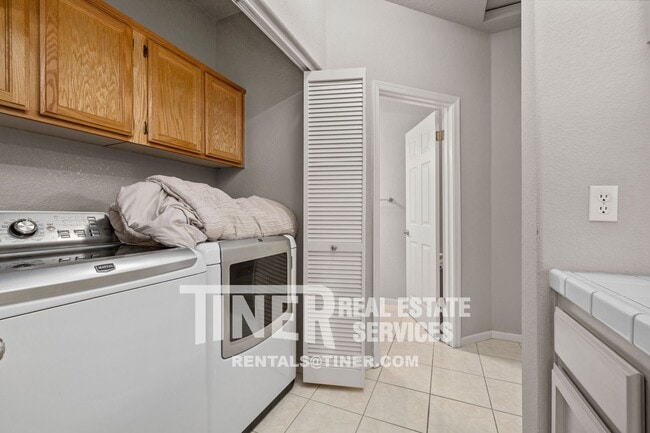 Building Photo - 2337 Fallwater Ln