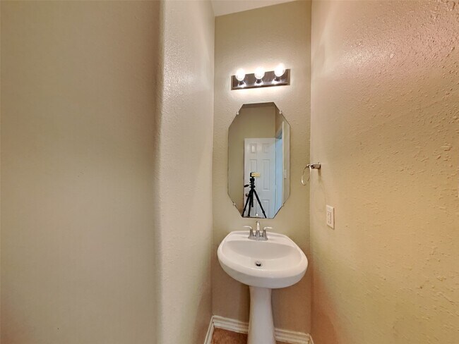 Building Photo - 21349 Thurston Crossing Dr