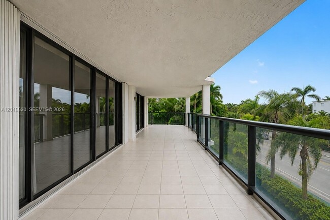 Building Photo - 2575 S Bayshore Dr