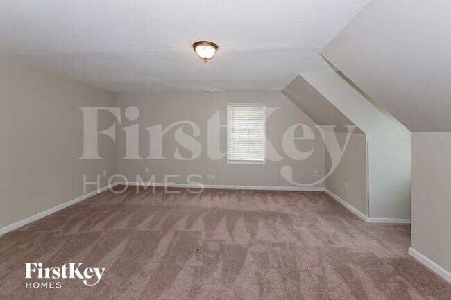 Building Photo - 180 Windsor Dr