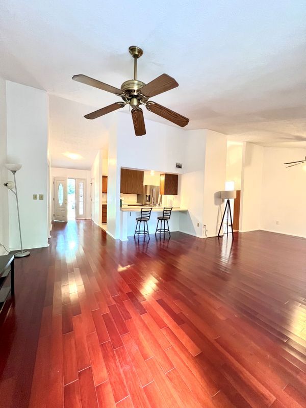 Building Photo - 1295 Taylor Oaks Dr