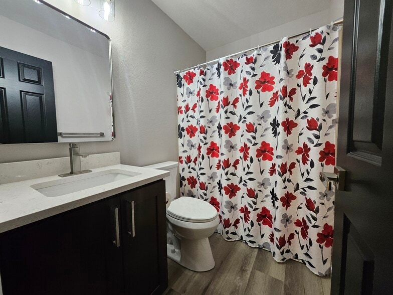 Building Photo - 1355 Yost Cir NE