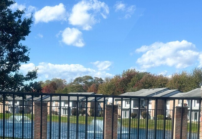 Building Photo - Beautiful 2 bedroom 2 bath apartment