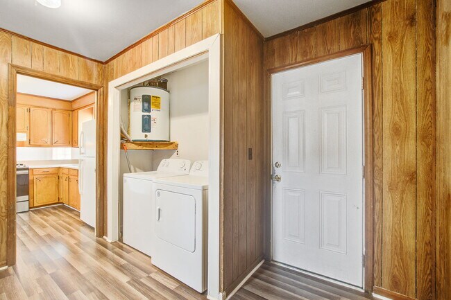 Building Photo - 1908 Swift Ave