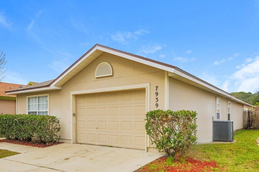 Building Photo - 7939 Cherry Blossom Dr S