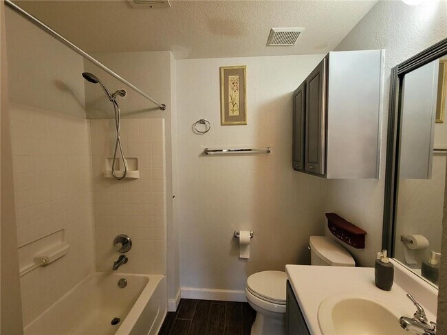 Building Photo - 204 Phillips St