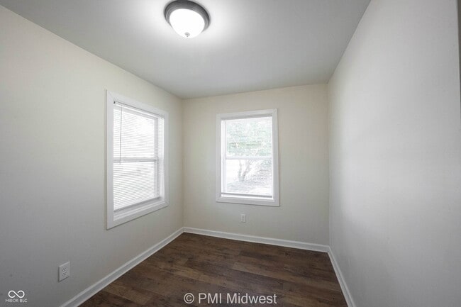 Building Photo - 512 N Chester Ave