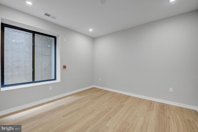 Building Photo - 1205 S 15th St