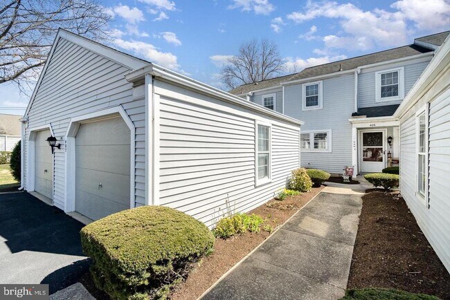 Building Photo - 407 Cambridge Ct