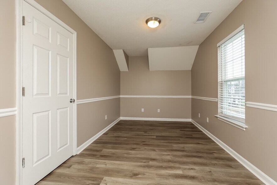 Building Photo - 2744 Pepperdine Dr