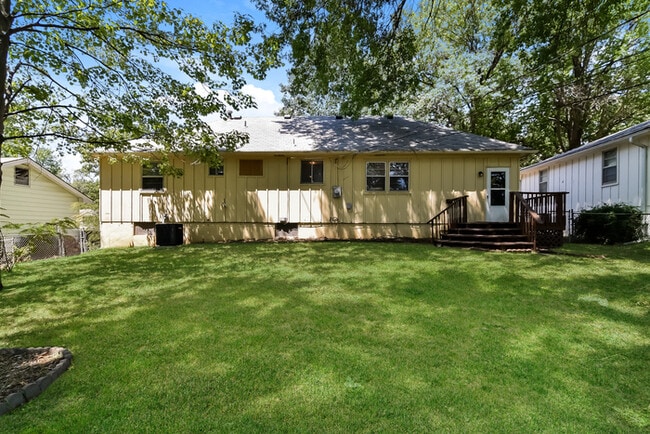 Building Photo - 3 Bedroom Ranch in Raytown!