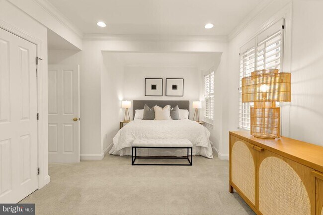 Building Photo - 1704 16th St NW