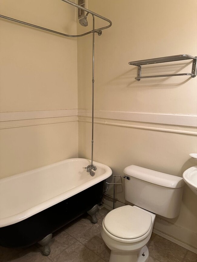 Building Photo - City of Portland Condo Studio, Great Location!