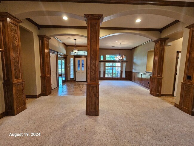 Building Photo - 3 (Bed)/2.5 (Bath) w/ Storm Shelter and Po...