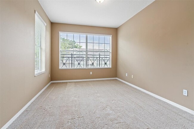 Building Photo - 2052 Park Crescent Dr