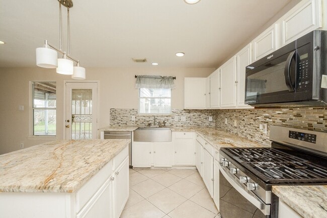 Building Photo - 8402 Brickhaven Ln