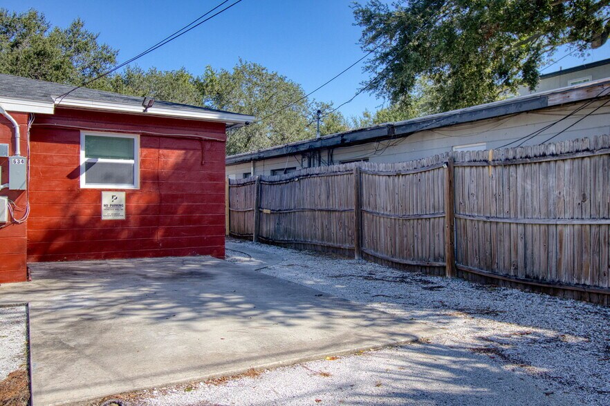 Building Photo - 634 15th Ave S