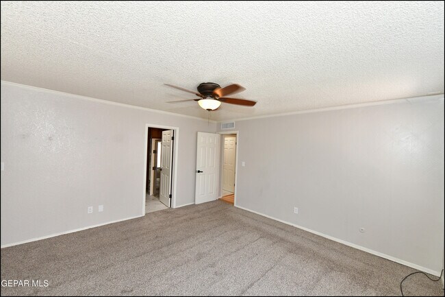 Building Photo - 5534 Oakbriar Cir