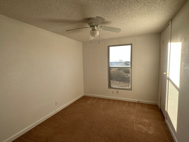 Building Photo - 3 bedroom 2 bathroom Single-wide available for rent in Farmington