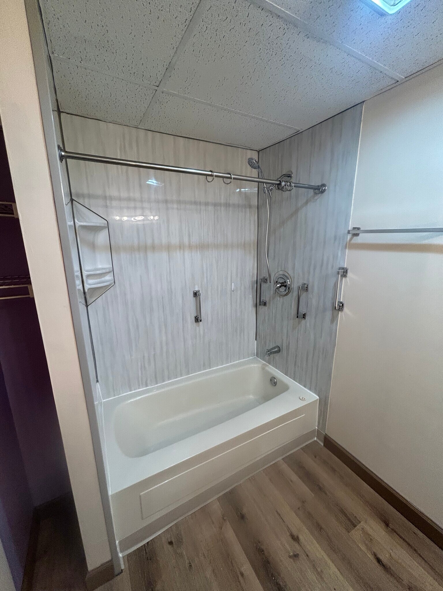 Building Photo - 222 E Lawrence Ave