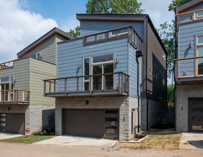 Building Photo - 3060 Edwin Cir