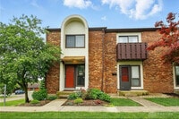Building Photo - 647 Villa Rd