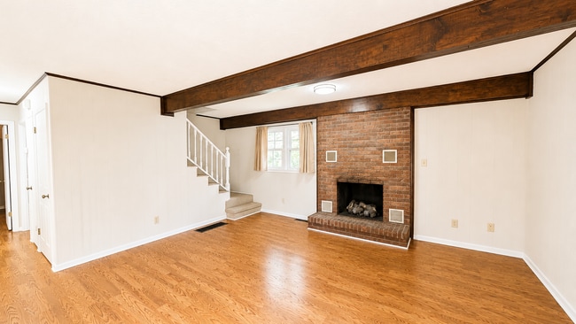 Building Photo - Well maintained Swannanoa Rental Home!