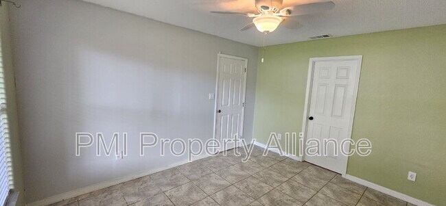 Building Photo - 11649 Crescent Pines Blvd